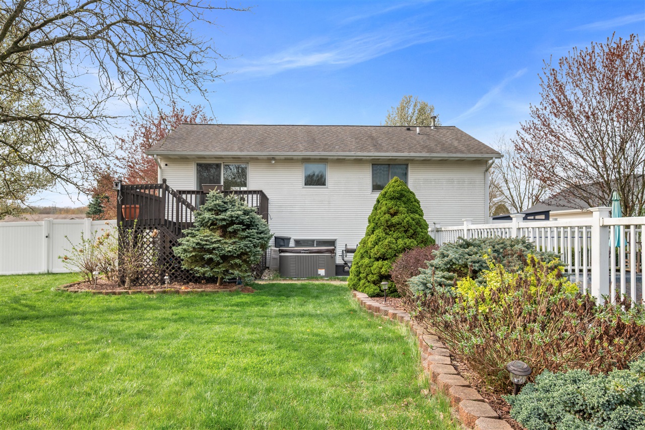 83 Windflower Street, Comstock Park, MI, 49321-8235