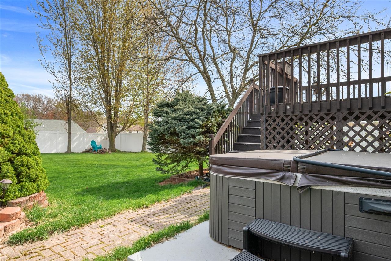 83 Windflower Street, Comstock Park, MI, 49321-8235