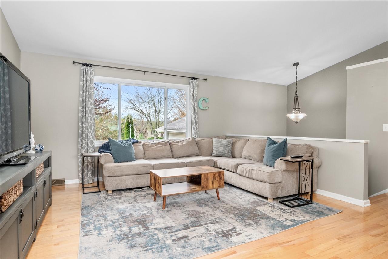 83 Windflower Street, Comstock Park, MI, 49321-8235