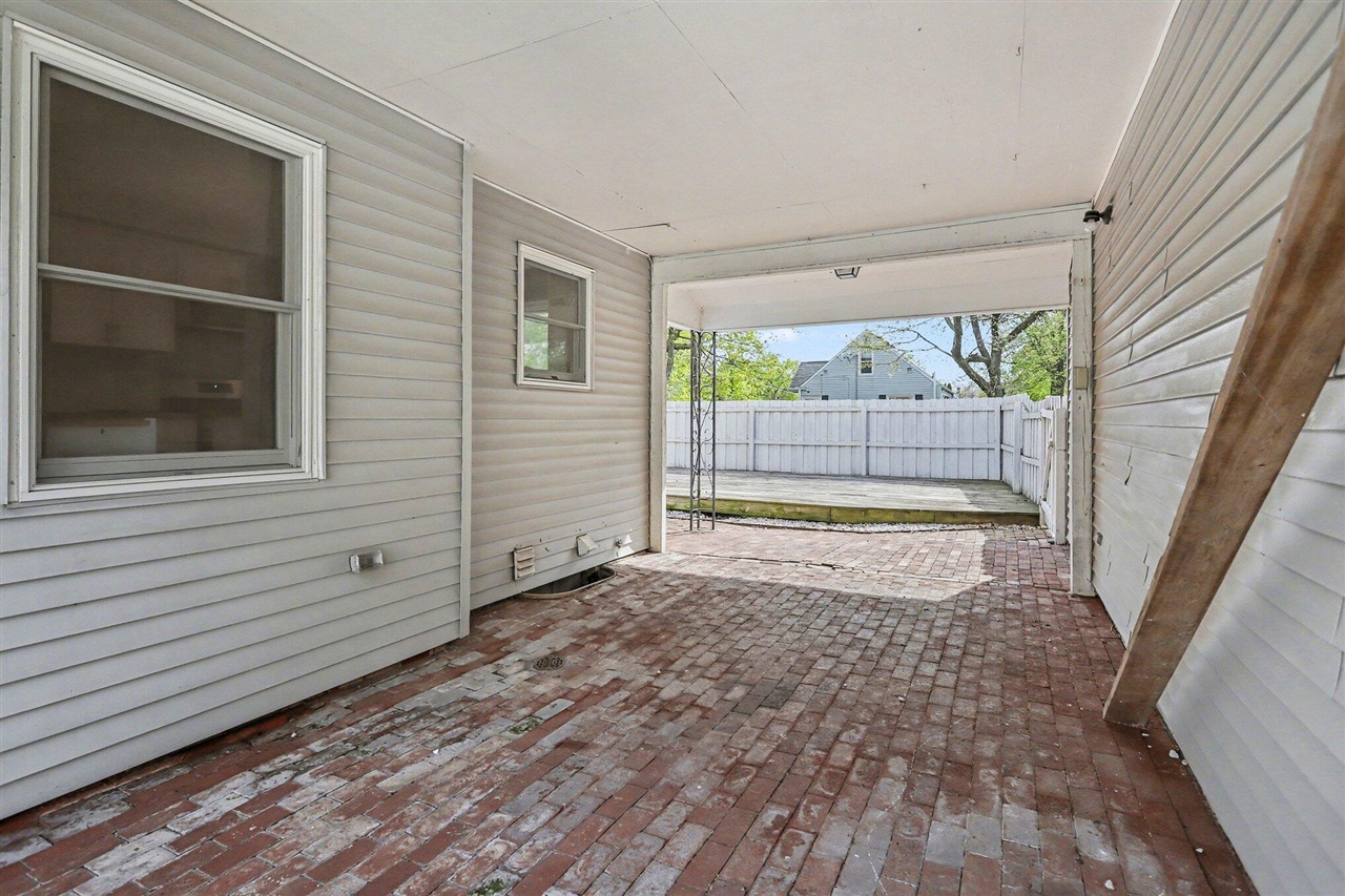 1528 Roseland Avenue, Kalamazoo, MI, 49001