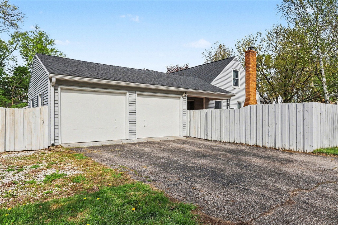1528 Roseland Avenue, Kalamazoo, MI, 49001