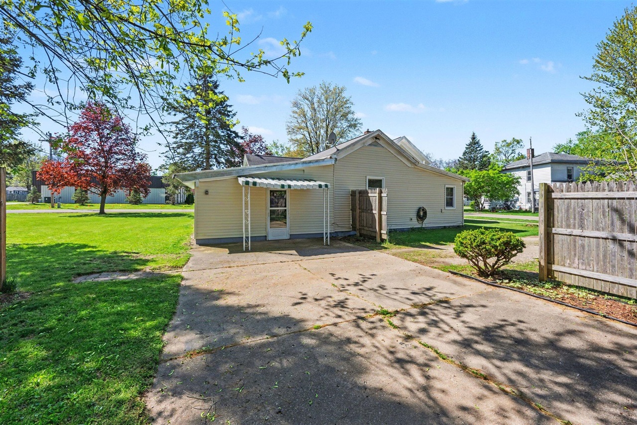 703 Elm Street, Paw Paw, MI, 49079-1229