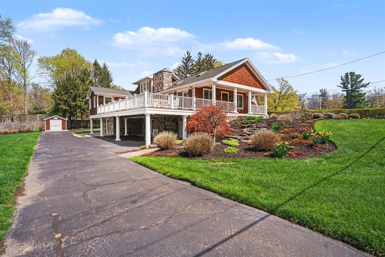 77102 Marwood Drive, South Haven, MI, 49090-9453