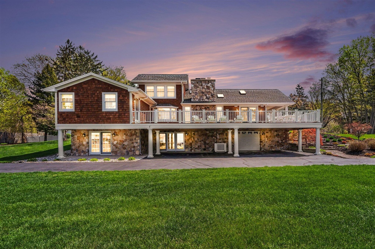 77102 Marwood Drive, South Haven, MI, 49090-9453