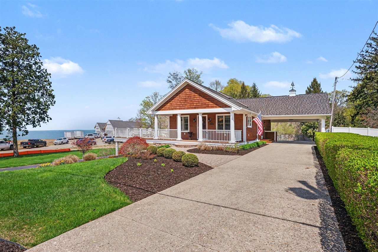 77102 Marwood Drive, South Haven, MI, 49090-9453