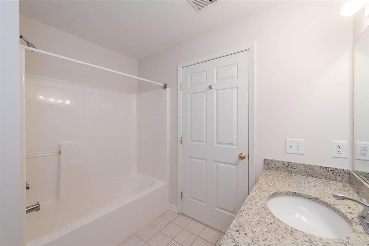 2800 S Knightsbridge Circle, Ann Arbor, MI, 48105-9288