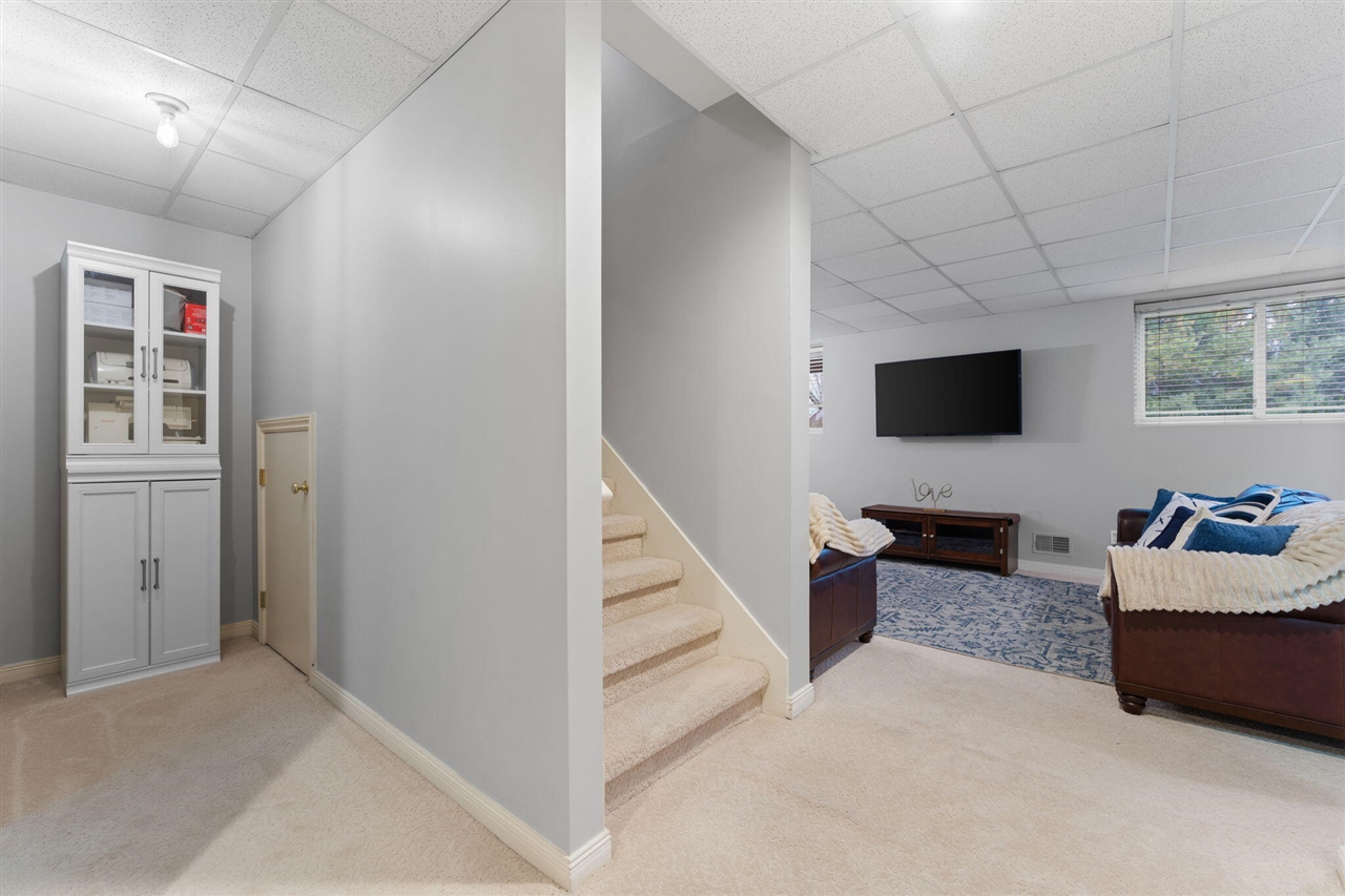6278 Wilson Road, Ann Arbor, MI, 48108-7925