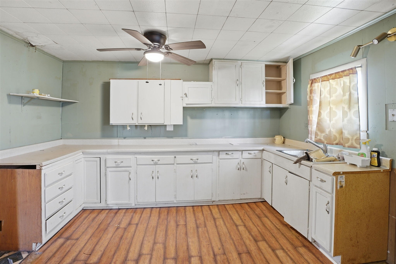 1928 S 35th Street, Galesburg, MI, 49053-9646