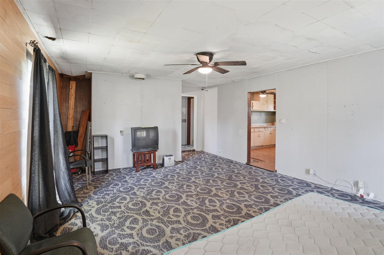 1928 S 35th Street, Galesburg, MI, 49053-9646