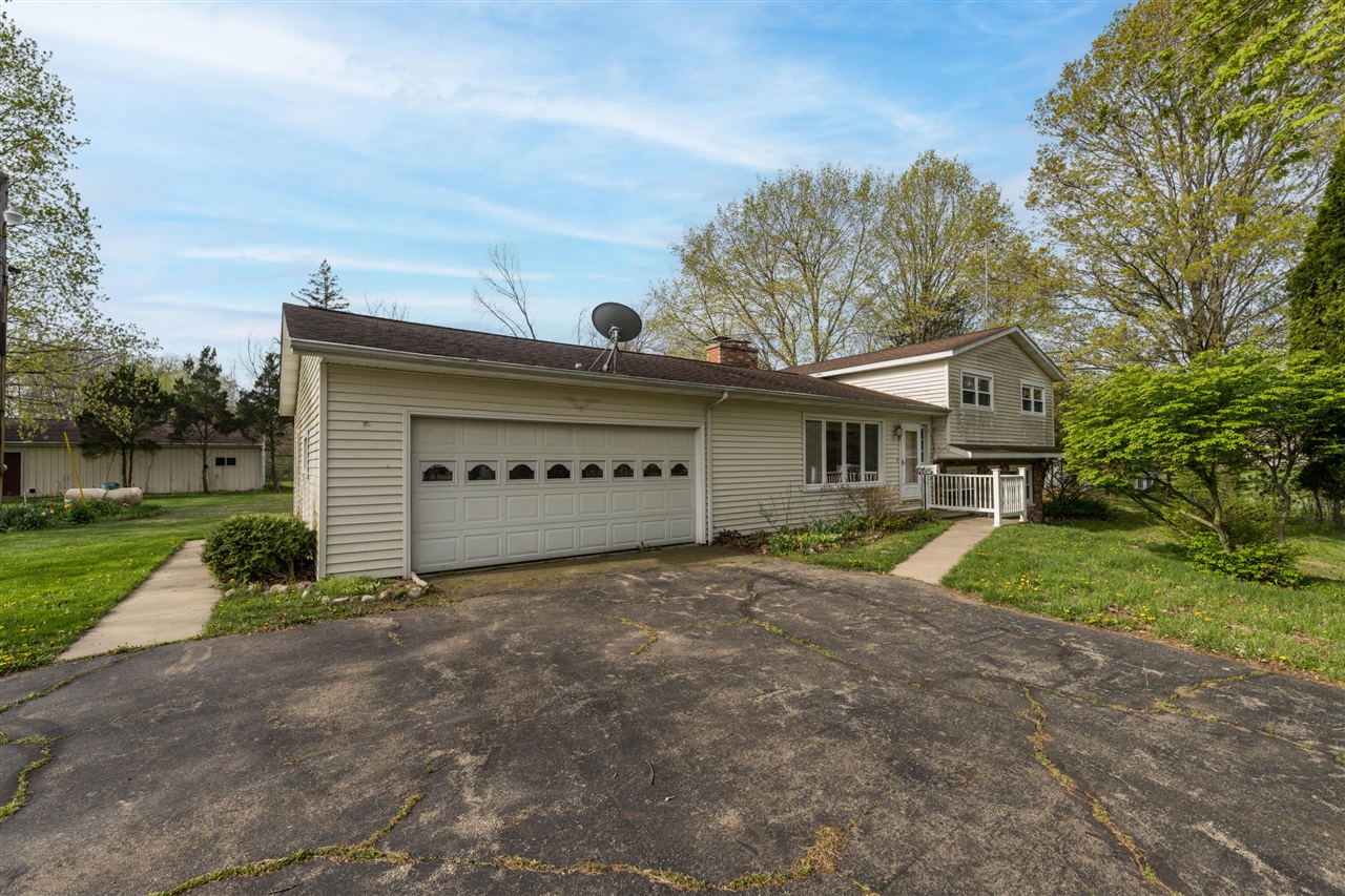 9027 W V Avenue, Schoolcraft, MI, 49087-8485