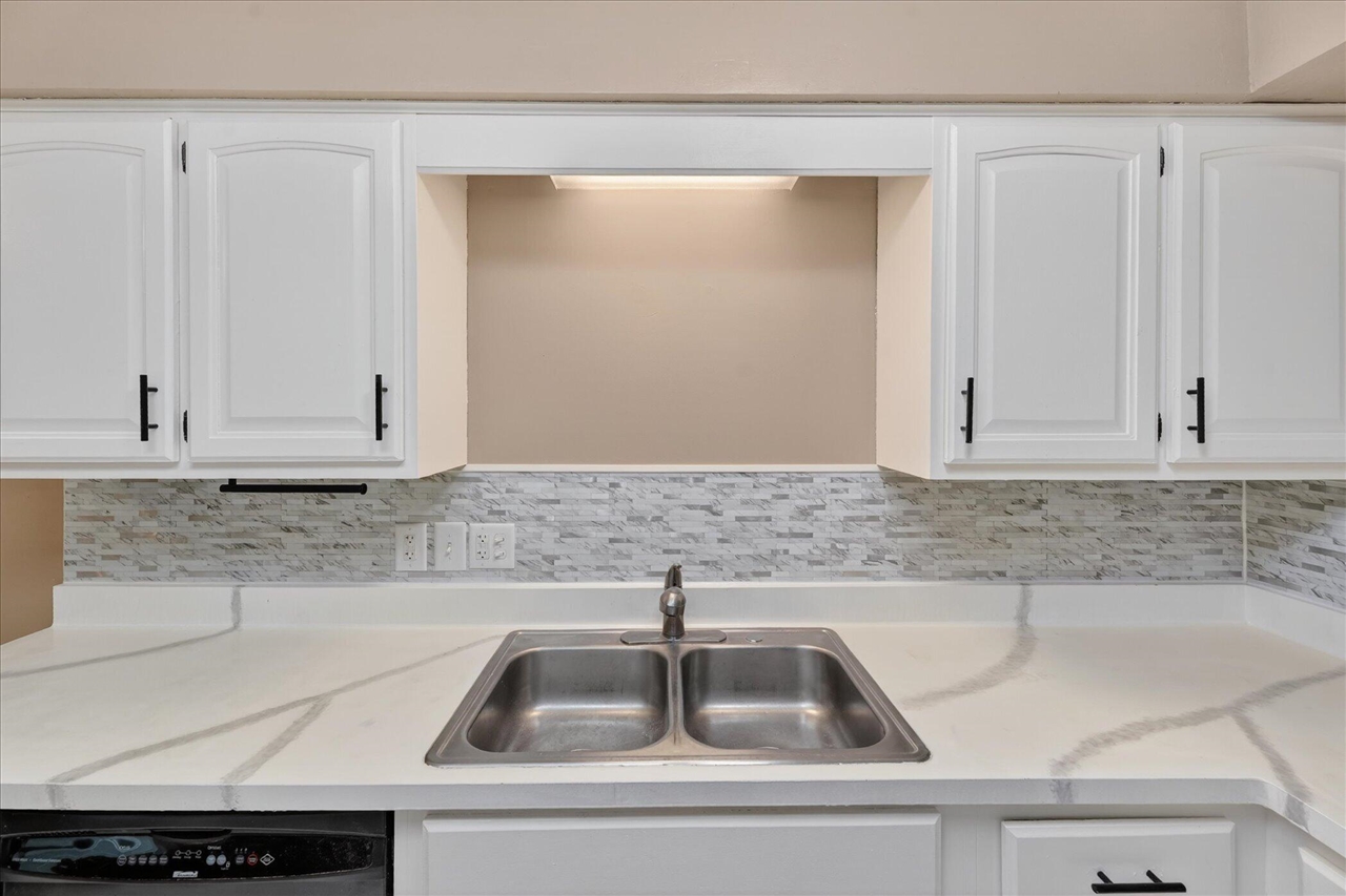 385 Hollywood Drive, Saline, MI, 48176-1109