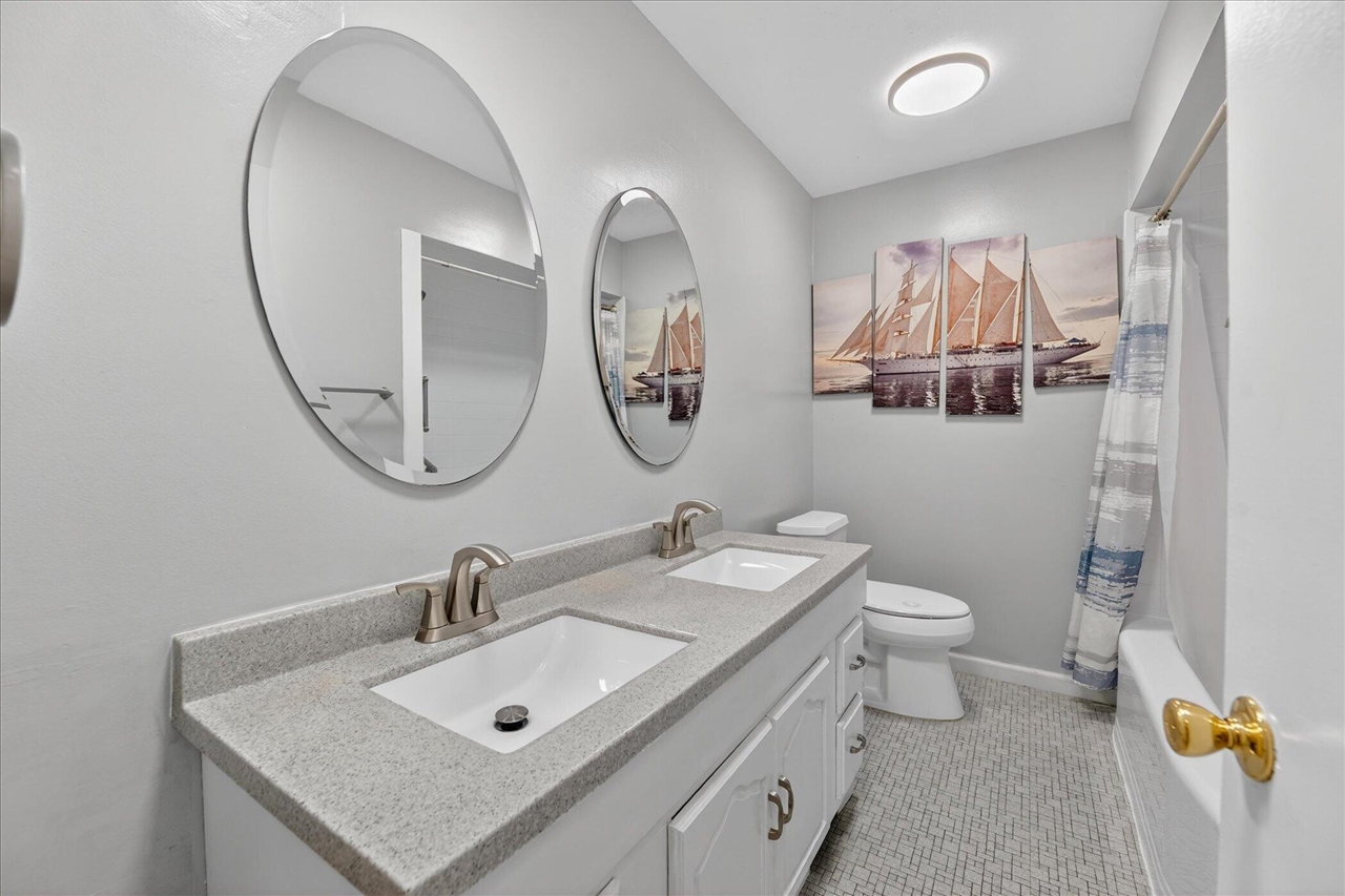 385 Hollywood Drive, Saline, MI, 48176-1109