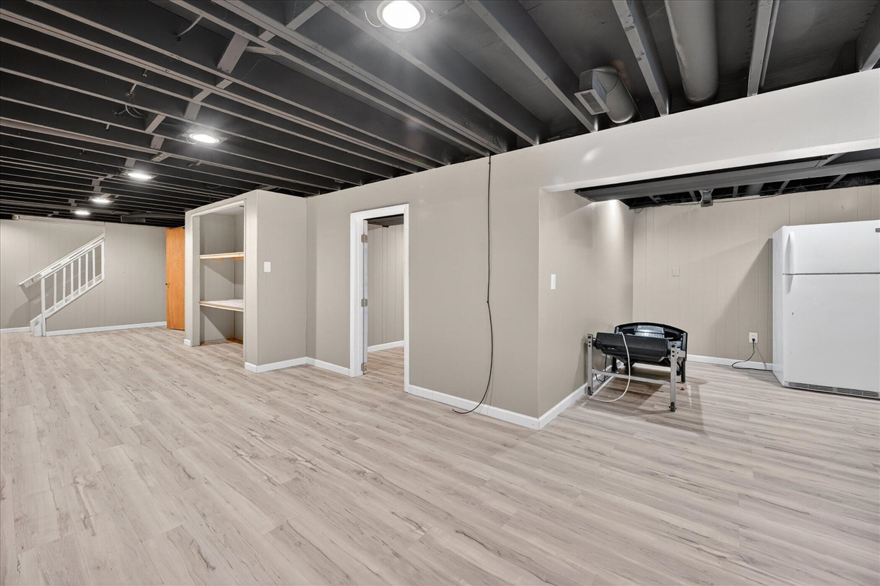 385 Hollywood Drive, Saline, MI, 48176-1109