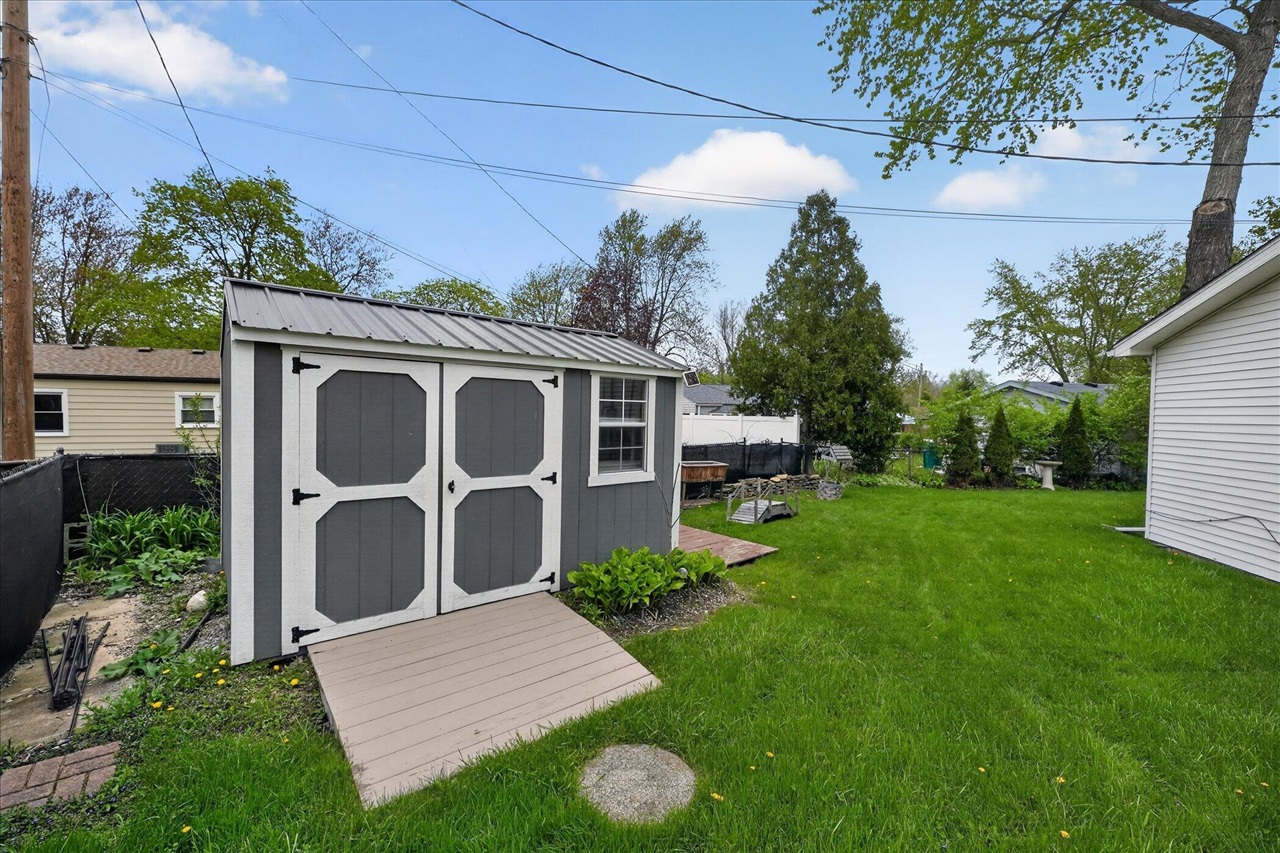 385 Hollywood Drive, Saline, MI, 48176-1109