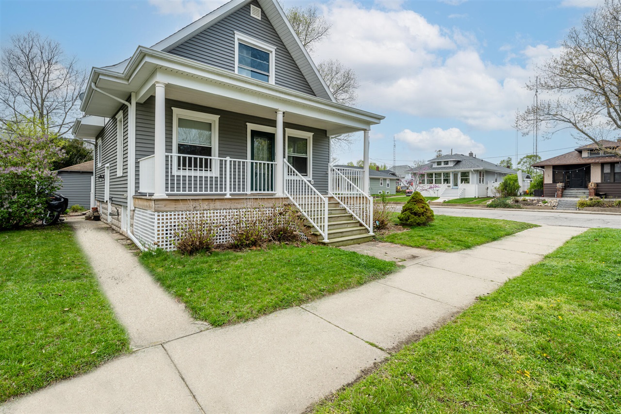 602 Howard Avenue, Saint Joseph, MI, 49085-1627