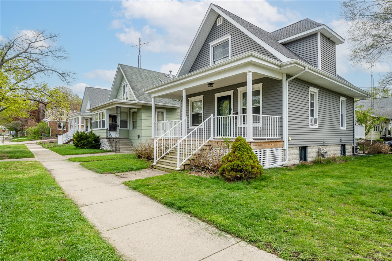 602 Howard Avenue, Saint Joseph, MI, 49085-1627