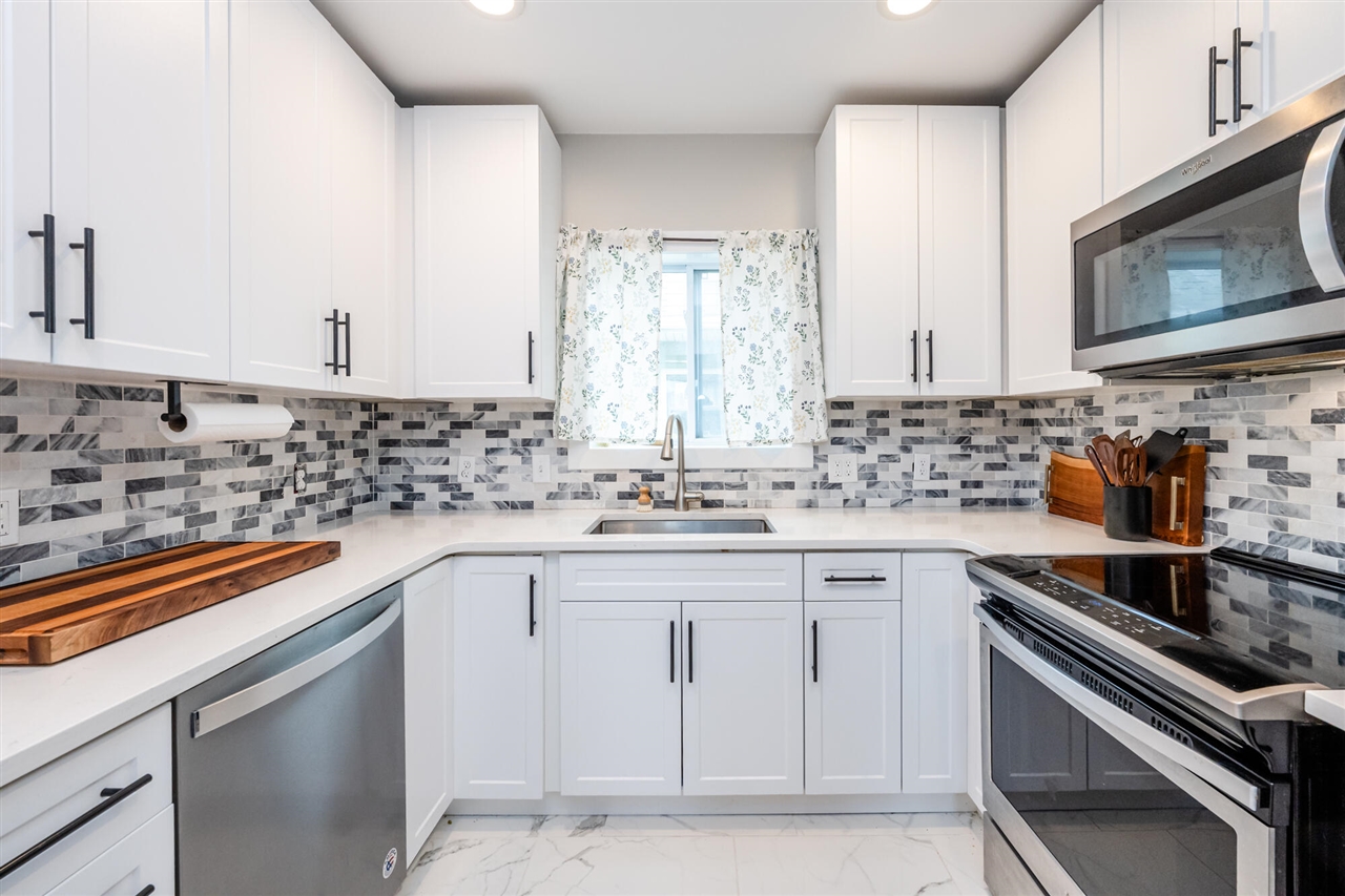 602 Howard Avenue, Saint Joseph, MI, 49085-1627