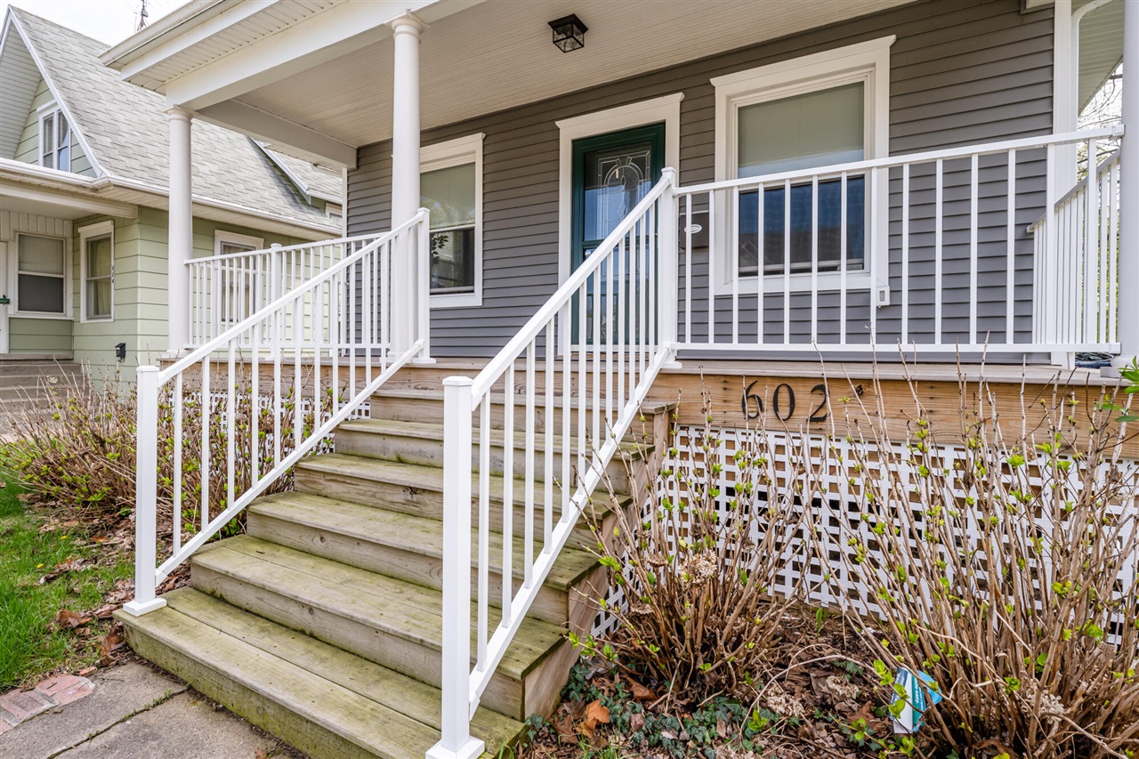 602 Howard Avenue, Saint Joseph, MI, 49085-1627