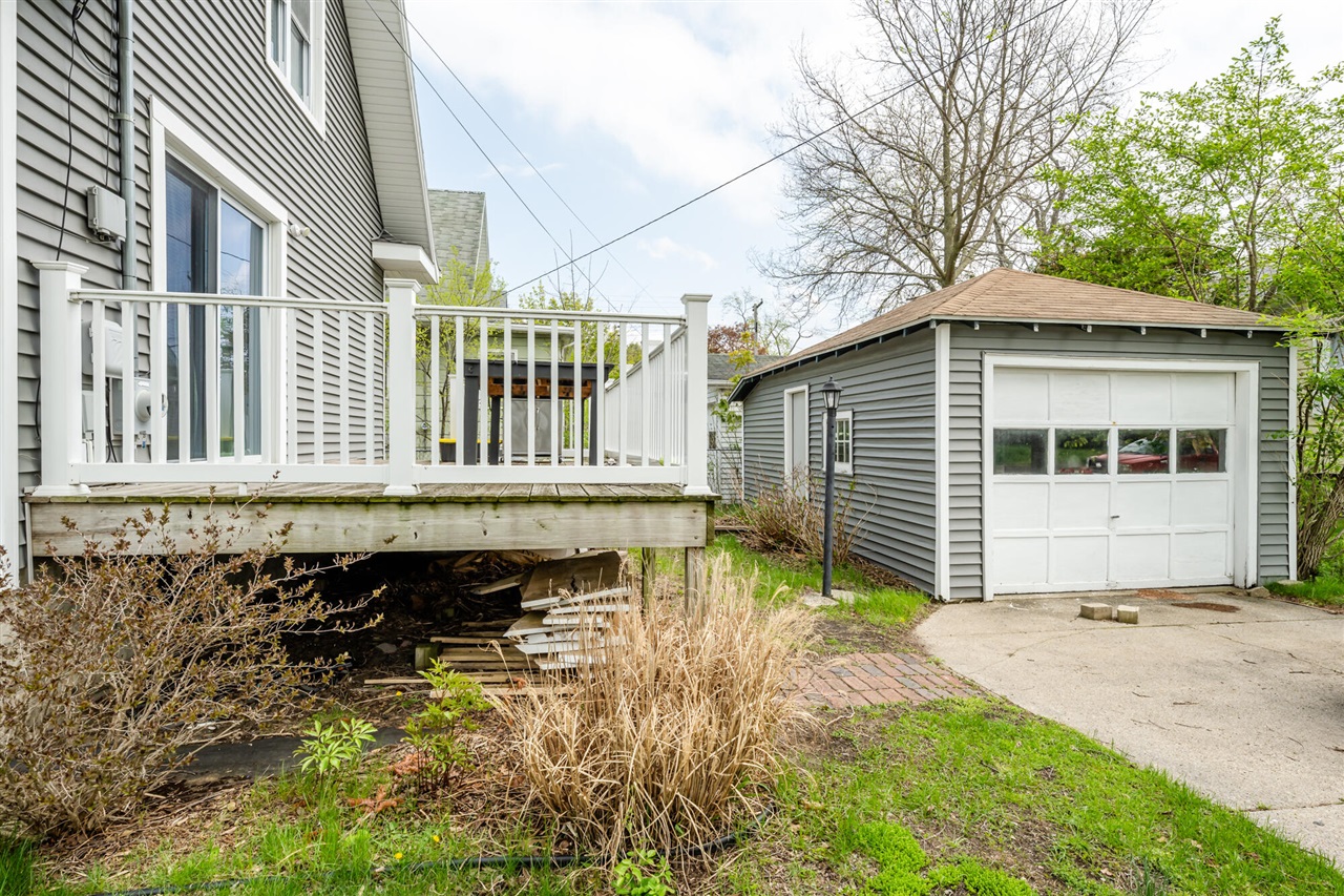 602 Howard Avenue, Saint Joseph, MI, 49085-1627