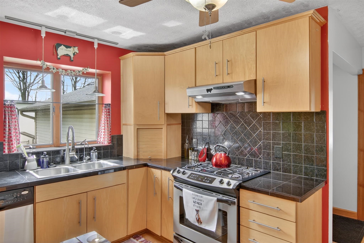 5501 Hague Avenue, Jackson, MI, 49203-5987