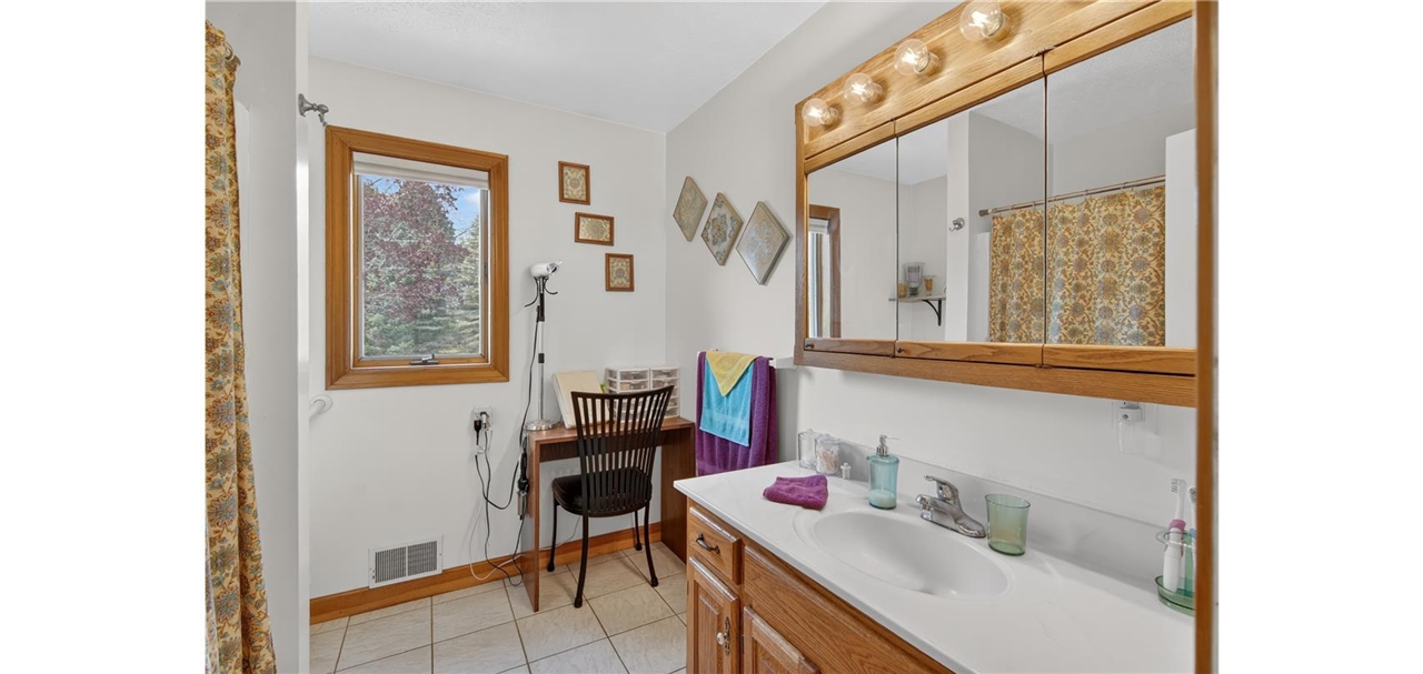 5501 Hague Avenue, Jackson, MI, 49203-5987