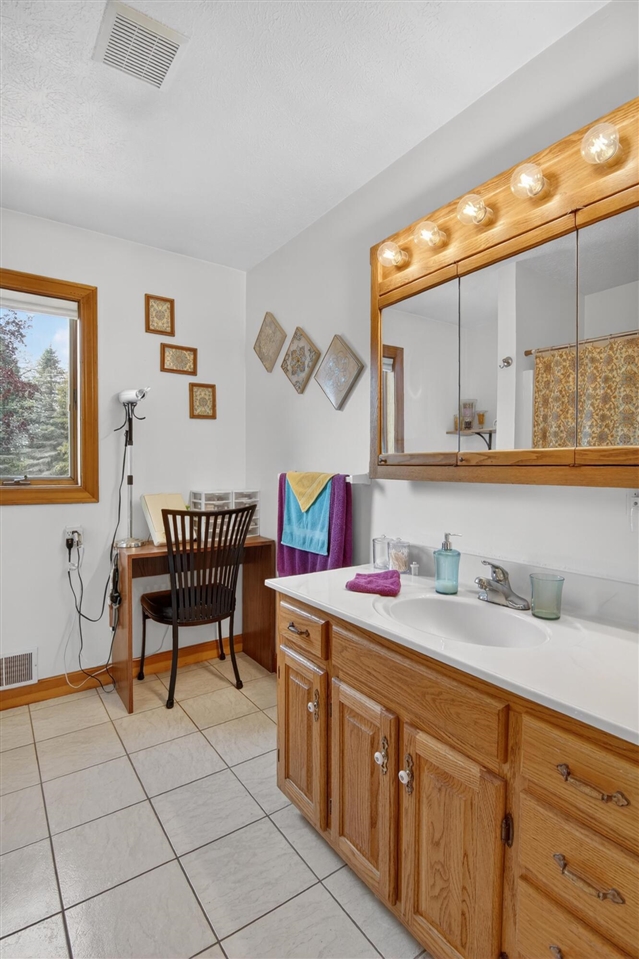 5501 Hague Avenue, Jackson, MI, 49203-5987