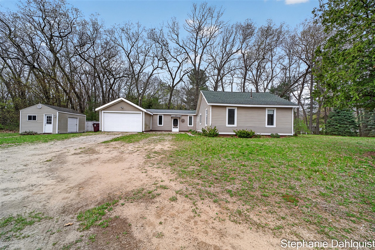 1093 E Giles Road, Muskegon, MI, 49445-2625