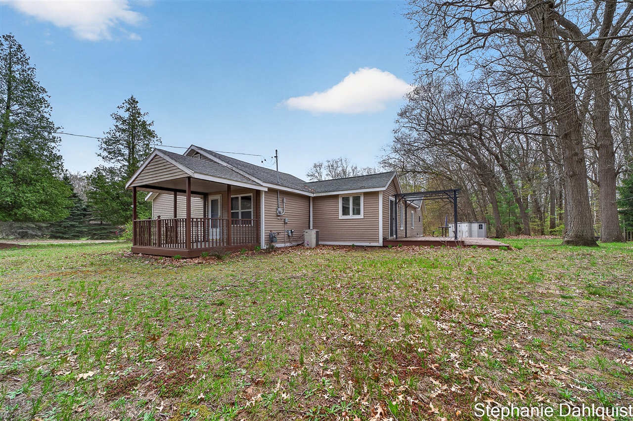 1093 E Giles Road, Muskegon, MI, 49445-2625