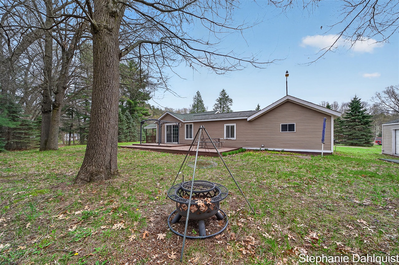 1093 E Giles Road, Muskegon, MI, 49445-2625