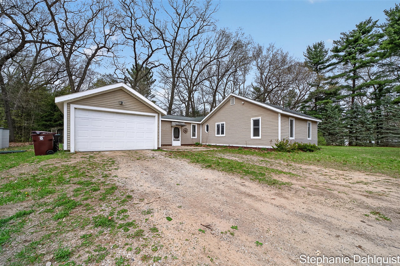 1093 E Giles Road, Muskegon, MI, 49445-2625