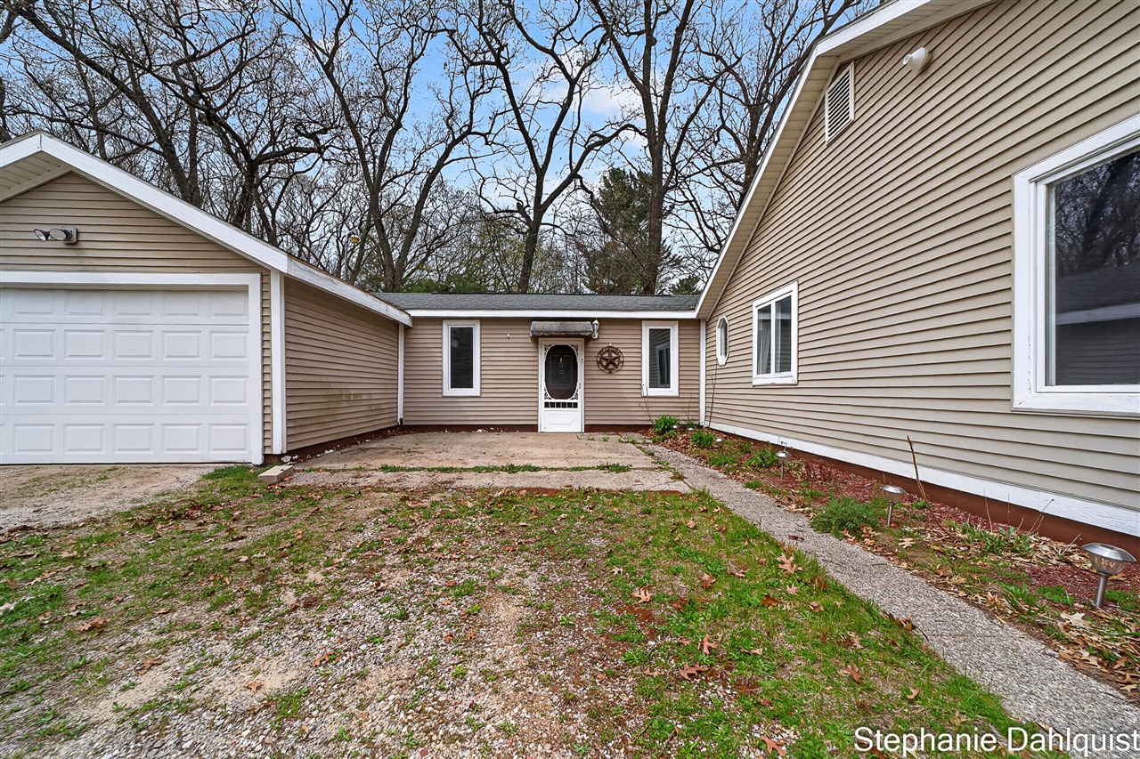 1093 E Giles Road, Muskegon, MI, 49445-2625