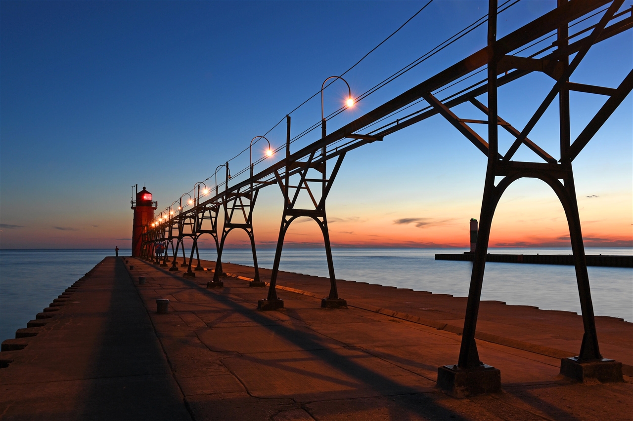2nd image of 910 Indiana Ave, South Haven, MI 49090