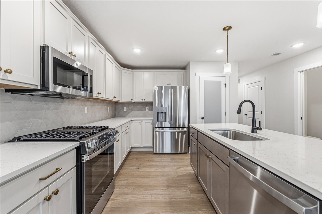 4th image of 910 Indiana Ave, South Haven, MI 49090