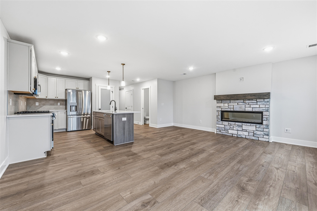 5th image of 910 Indiana Ave, South Haven, MI 49090