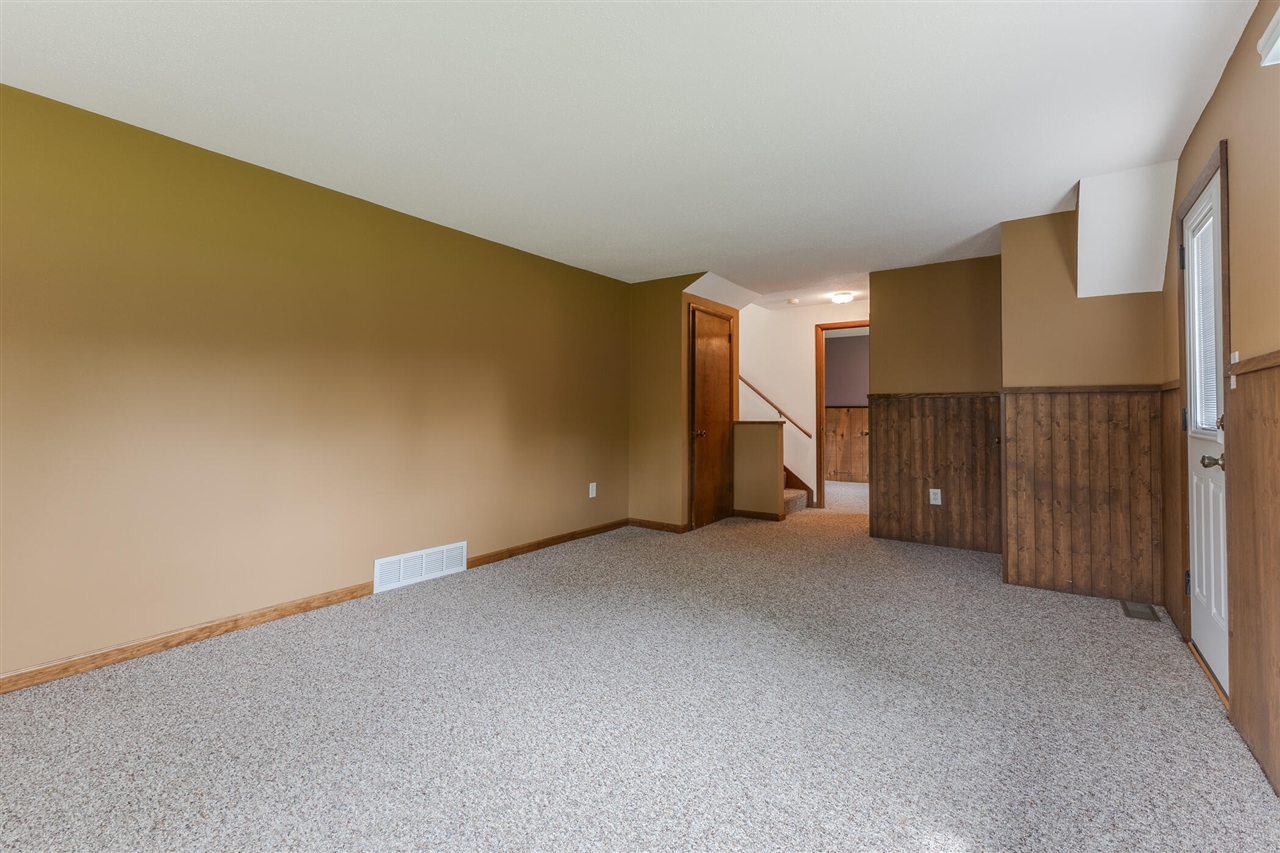 4658 3 Mile Road, Grand Rapids, MI, 49534-1143