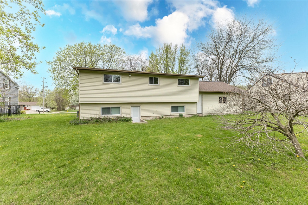 4658 3 Mile Road, Grand Rapids, MI, 49534-1143
