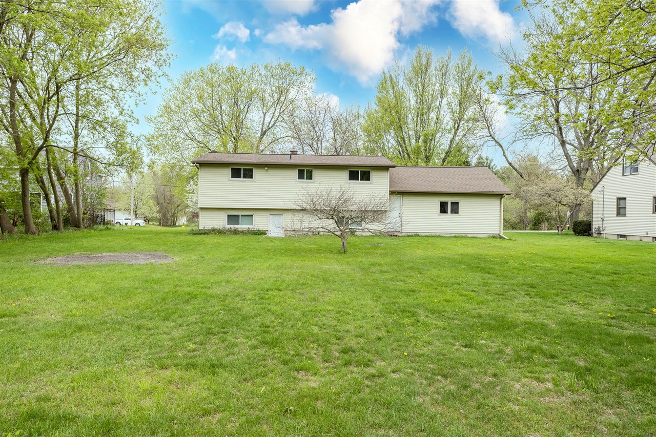 4658 3 Mile Road, Grand Rapids, MI, 49534-1143