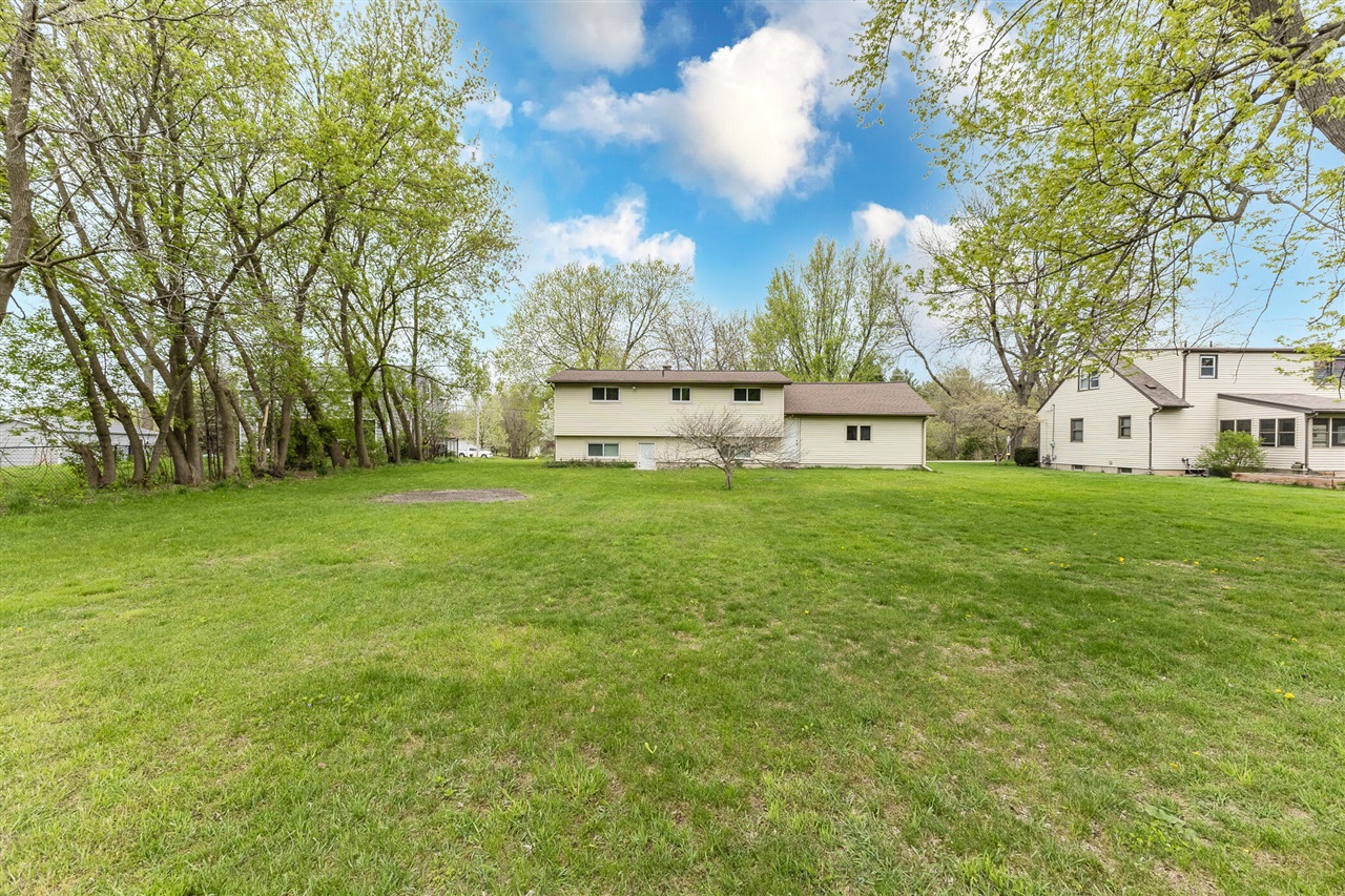 4658 3 Mile Road, Grand Rapids, MI, 49534-1143
