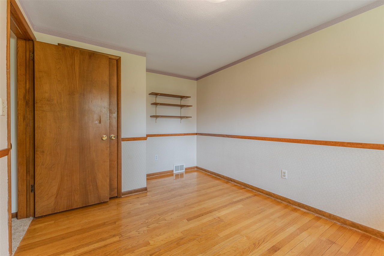 4658 3 Mile Road, Grand Rapids, MI, 49534-1143