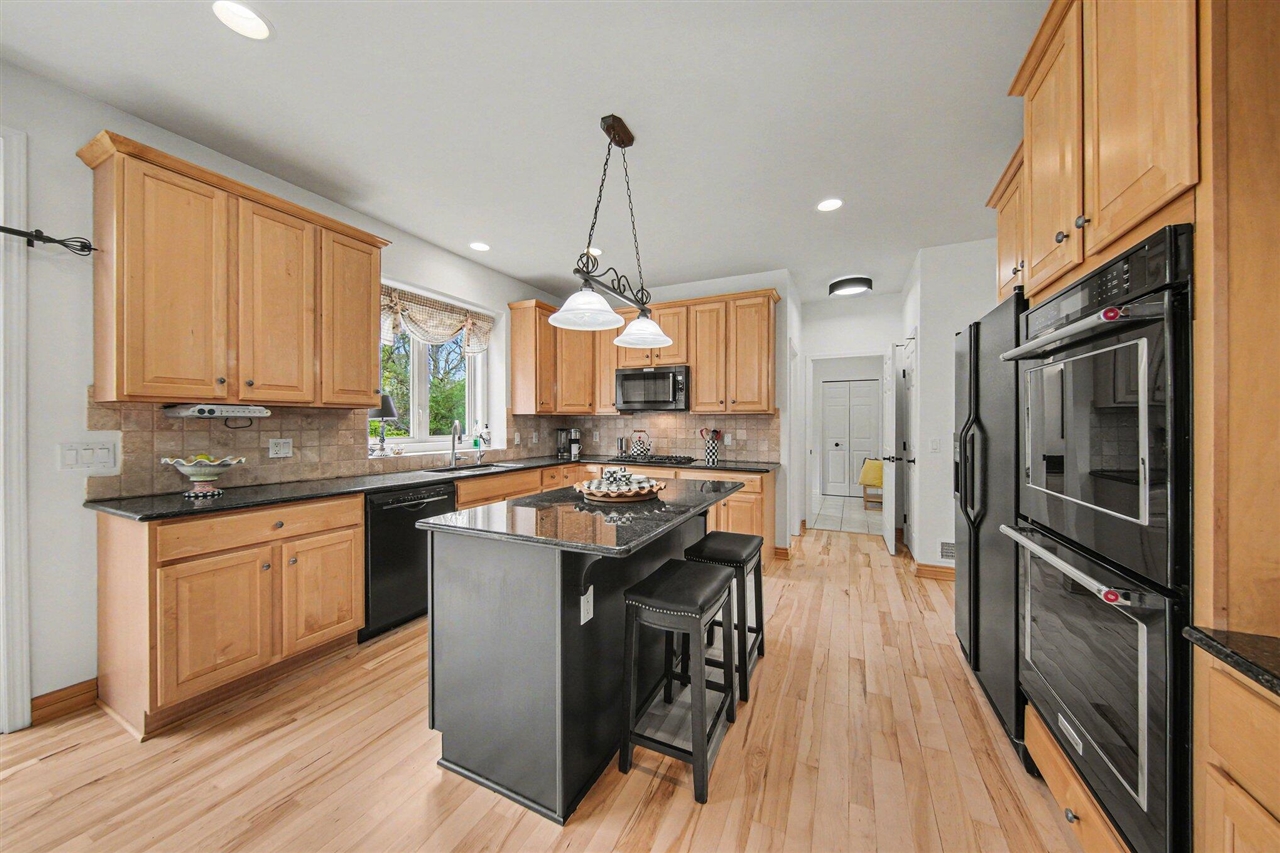 5559 Creekview Drive, Ann Arbor, MI, 48108-8551
