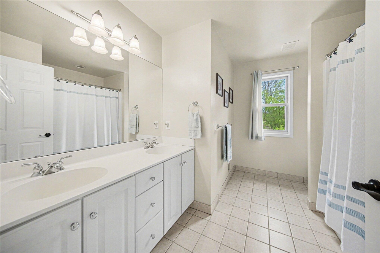 5559 Creekview Drive, Ann Arbor, MI, 48108-8551
