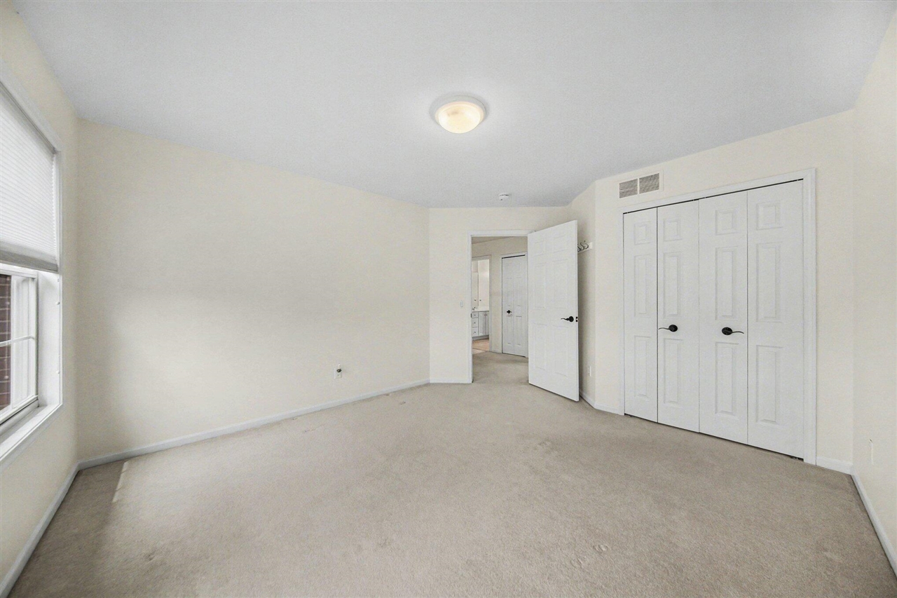 5559 Creekview Drive, Ann Arbor, MI, 48108-8551
