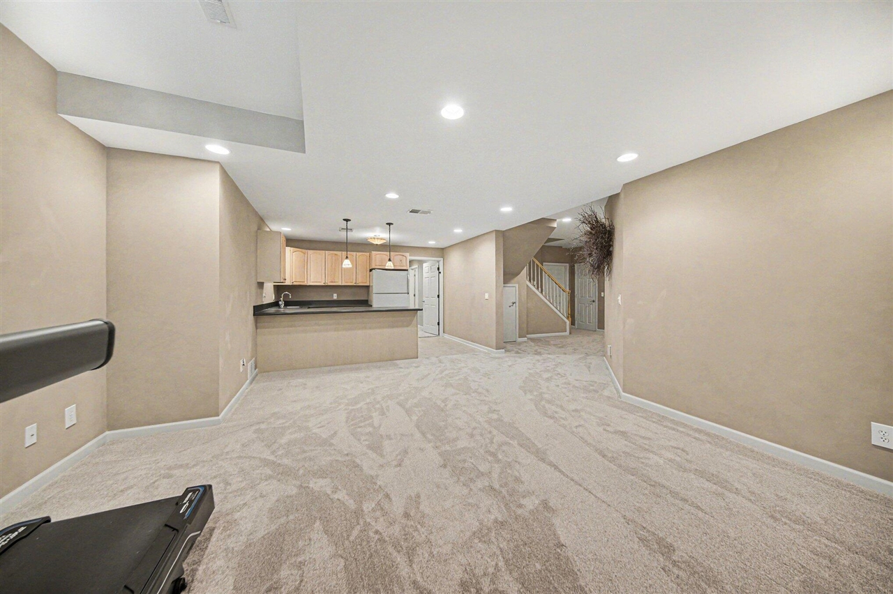 5559 Creekview Drive, Ann Arbor, MI, 48108-8551