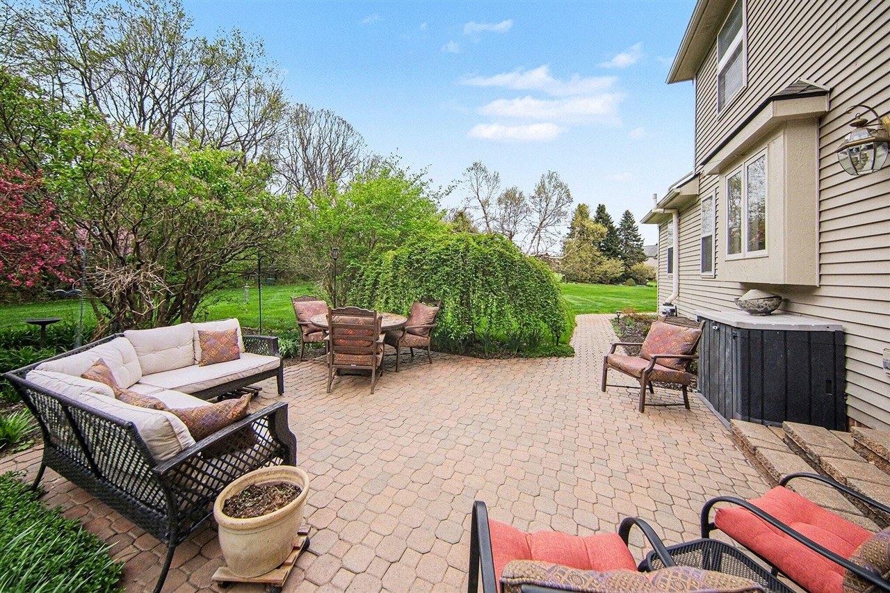 5559 Creekview Drive, Ann Arbor, MI, 48108-8551