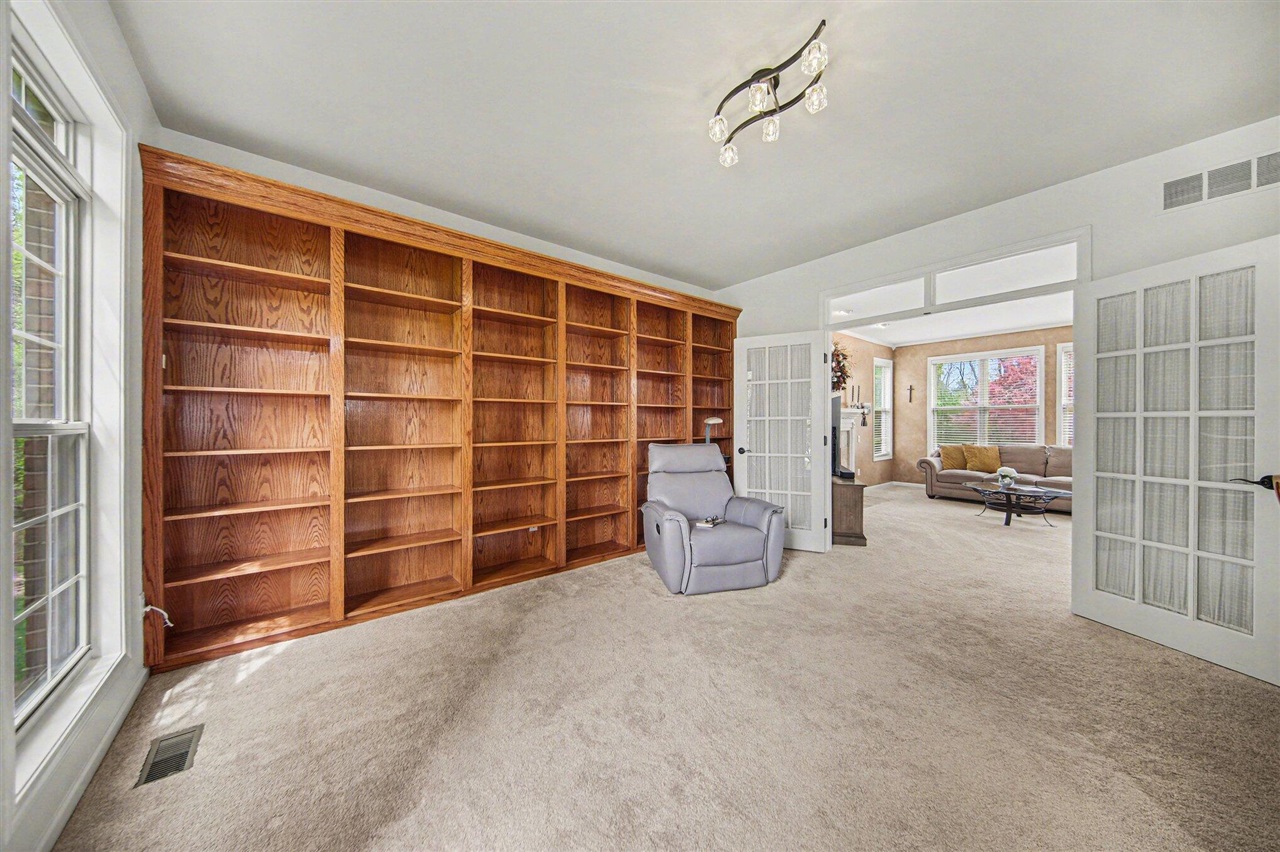 5559 Creekview Drive, Ann Arbor, MI, 48108-8551