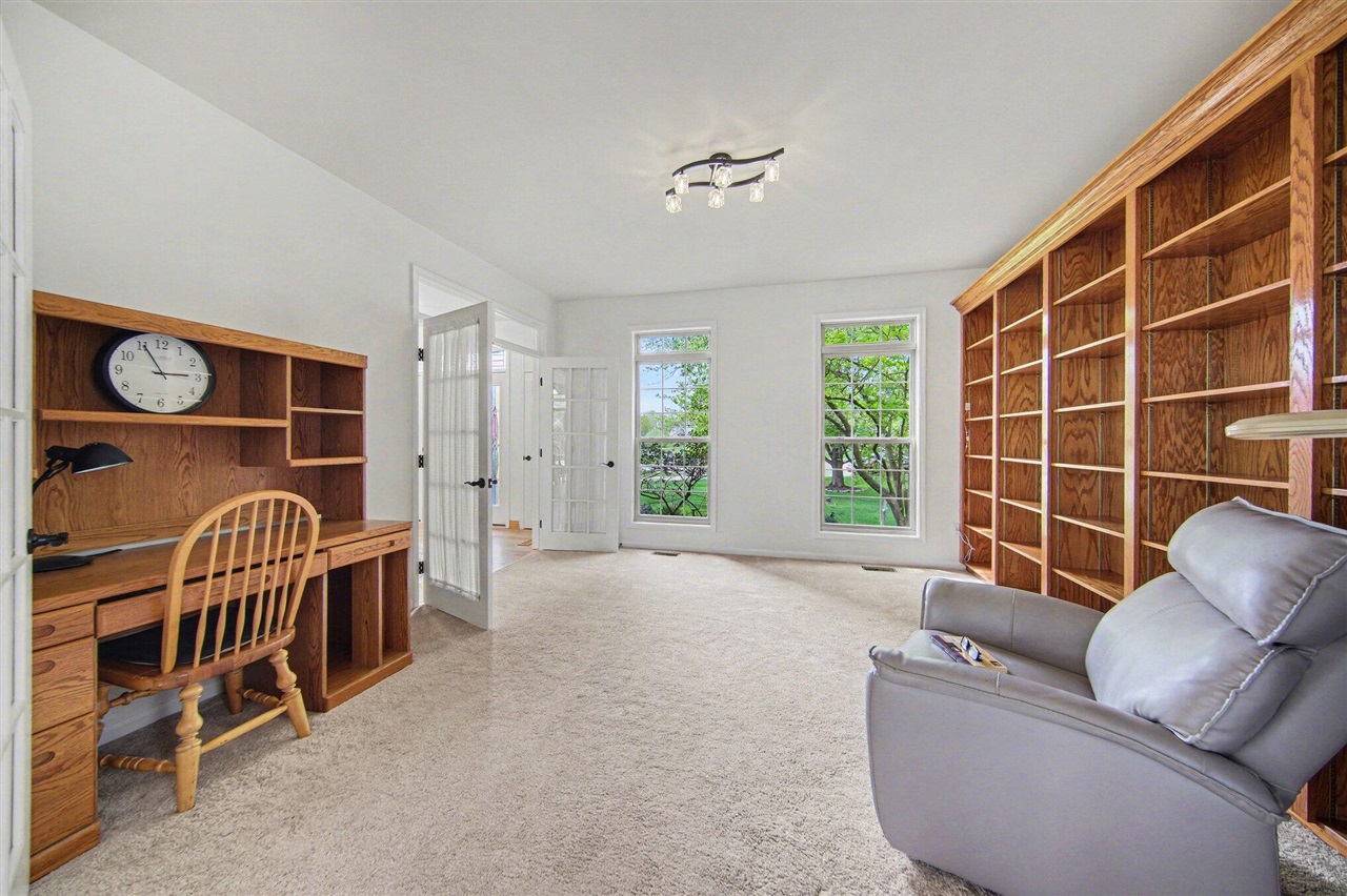 5559 Creekview Drive, Ann Arbor, MI, 48108-8551