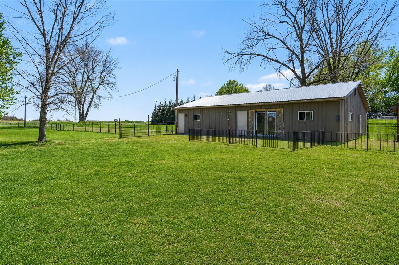 3rd image of 52290 Townhall Rd, Dowagiac, MI 49047 | MLS# 70528257
