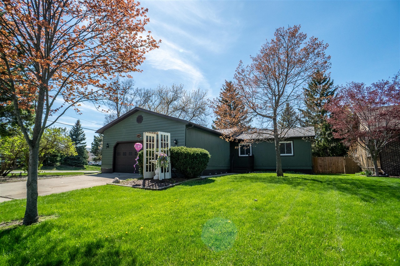 890 St Paul Street, Marysville, MI, 48040-1300