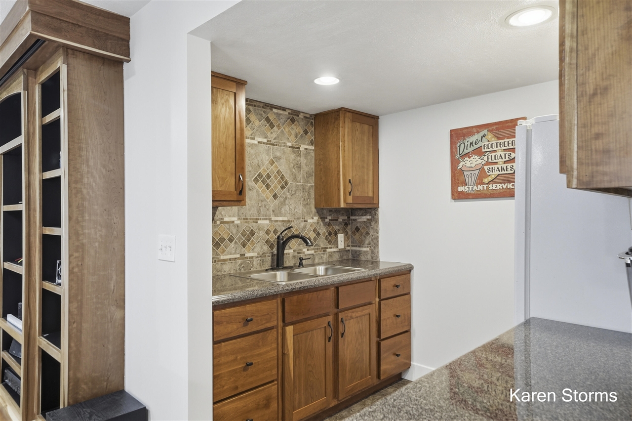 6626 Crownpointe Drive, Byron Center, MI, 49315-8212
