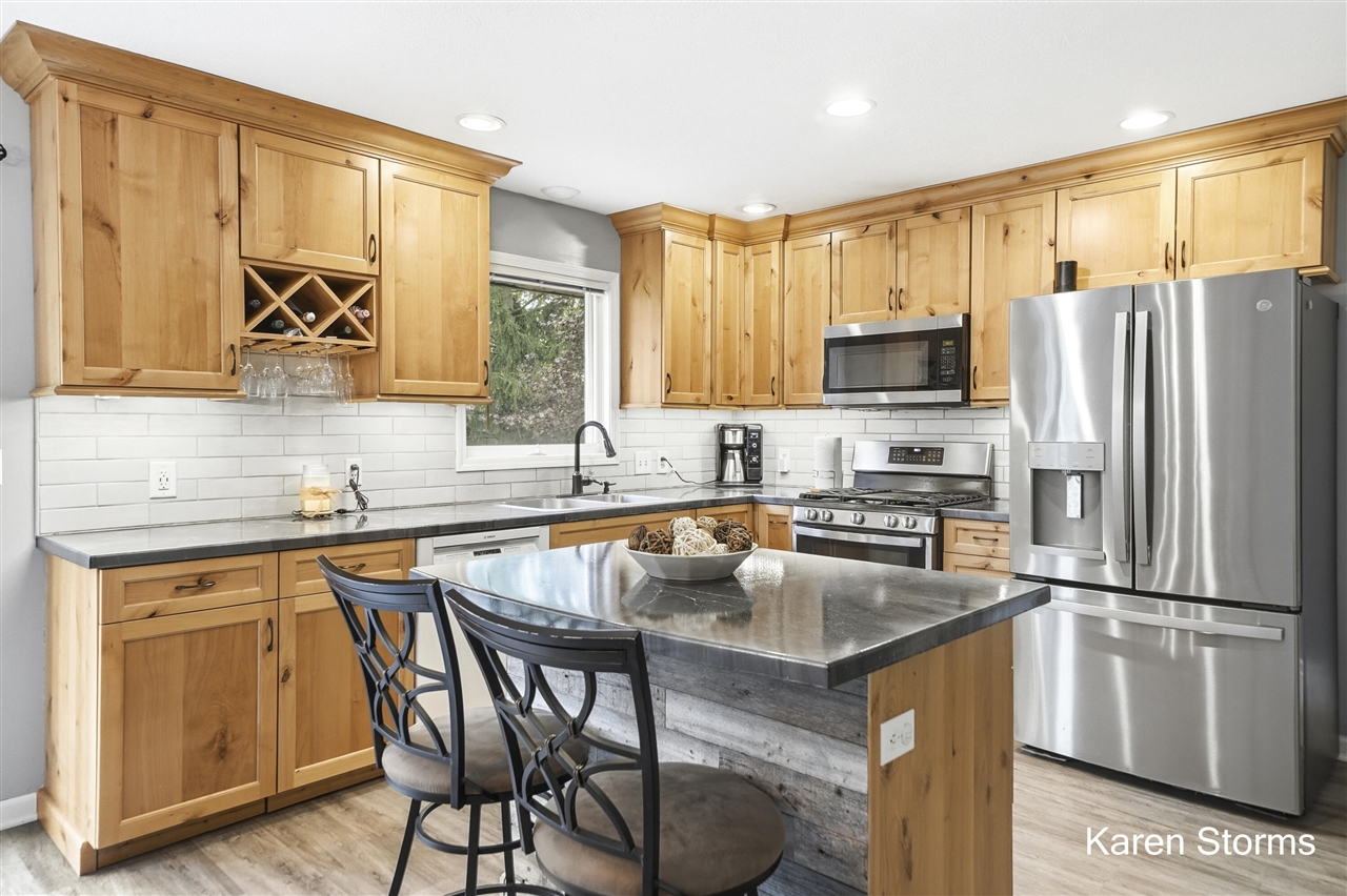 6626 Crownpointe Drive, Byron Center, MI, 49315-8212
